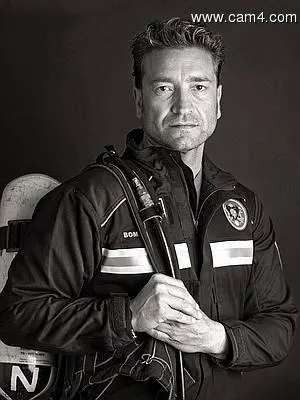 BOMBERO1661 image 0