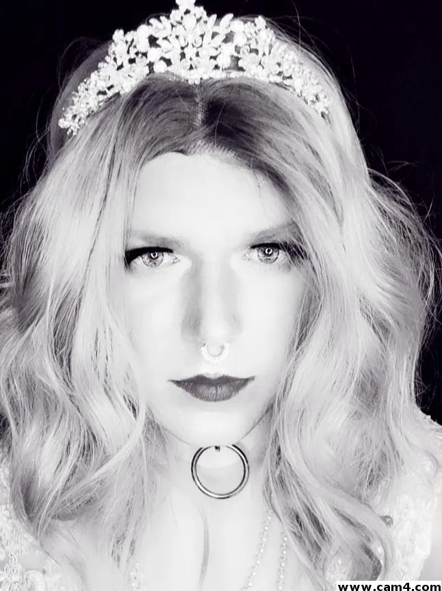 SissyJanna image 0