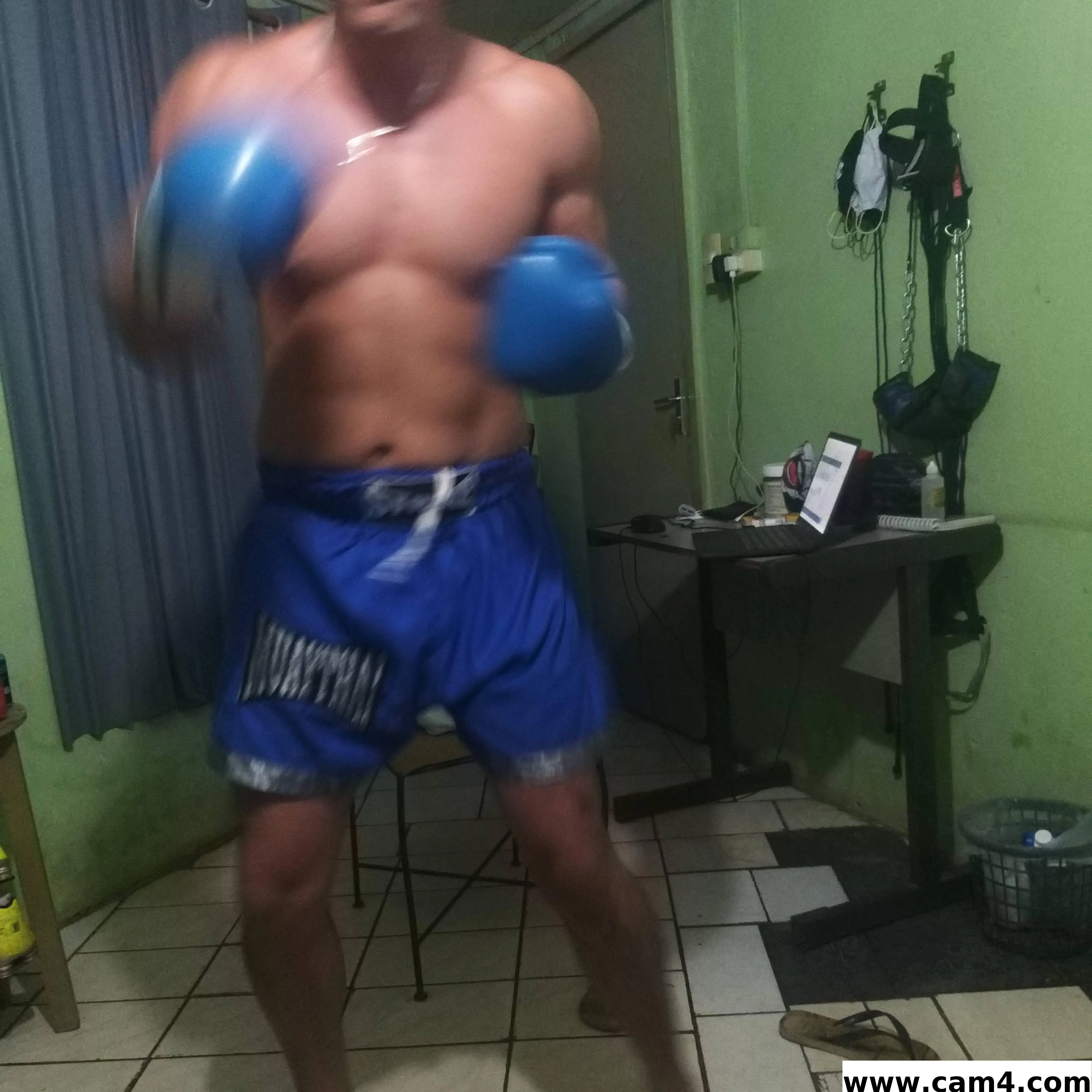 Strongmam image 0