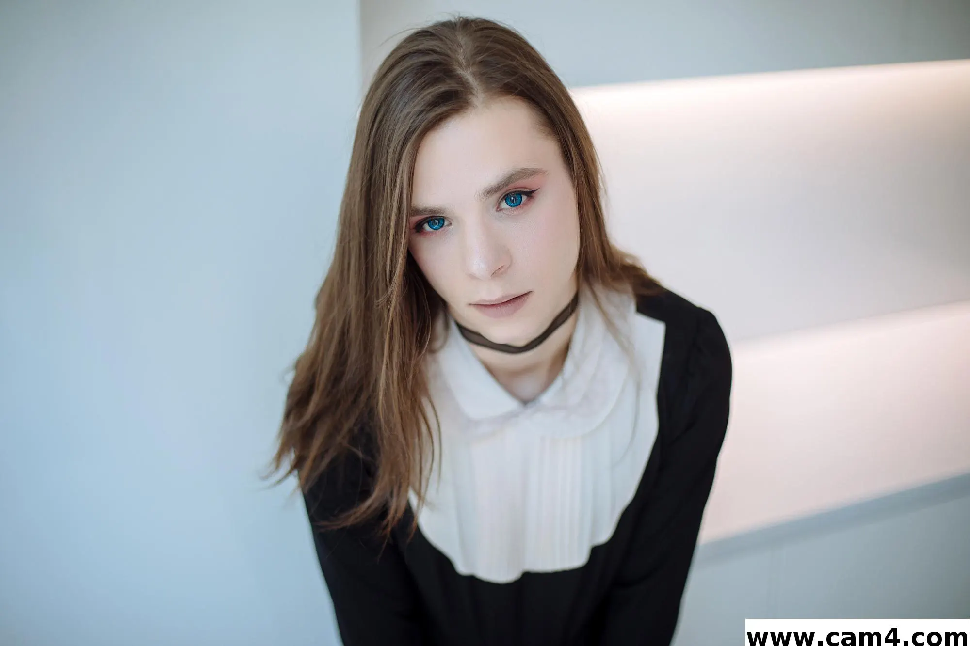 SimonaLewis image 0