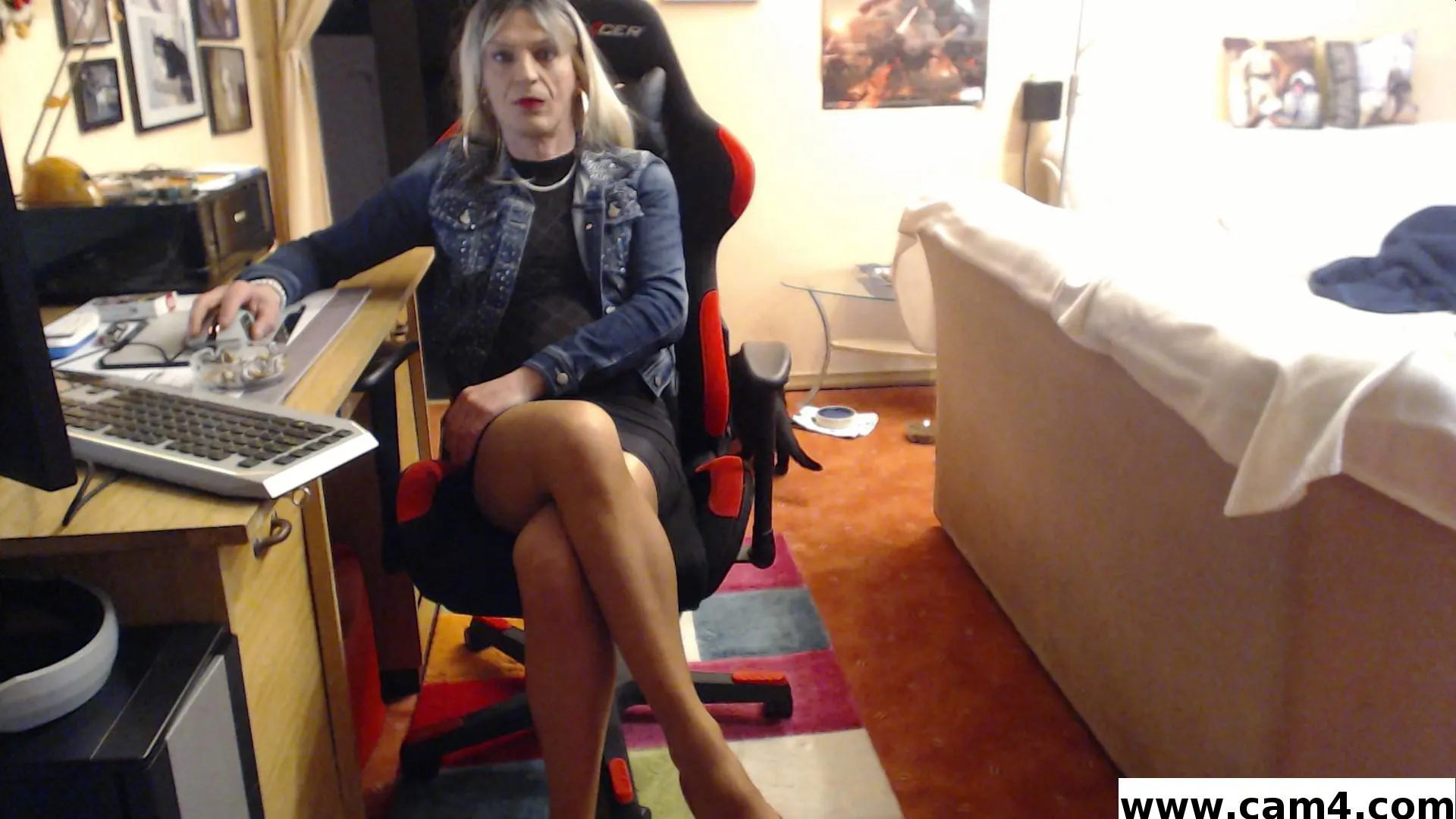 NylonVicky image 0